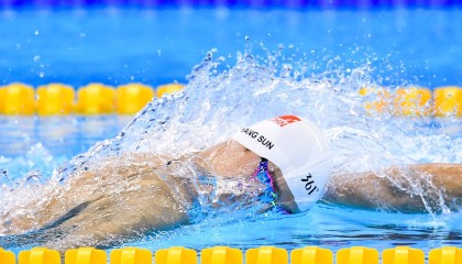 开云-_高空索道体验：飙速穿越悬崖峭壁_，高空索道危险吗