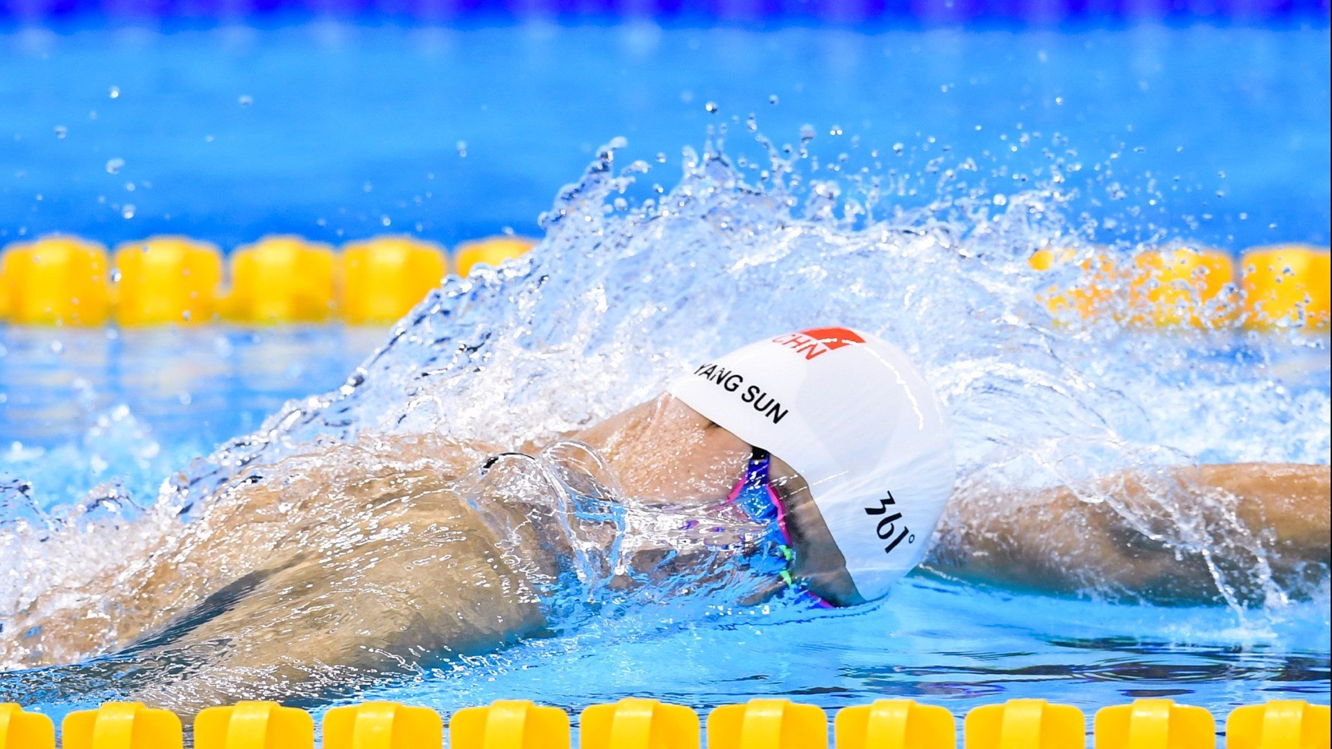_高空索道体验：飙速穿越悬崖峭壁_，高空索道危险吗