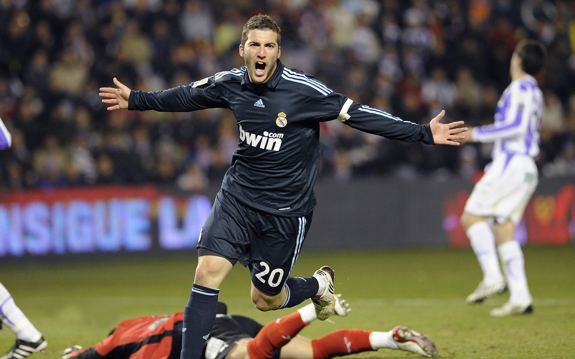 从挫败到荣耀：逆境中的车手奋斗史