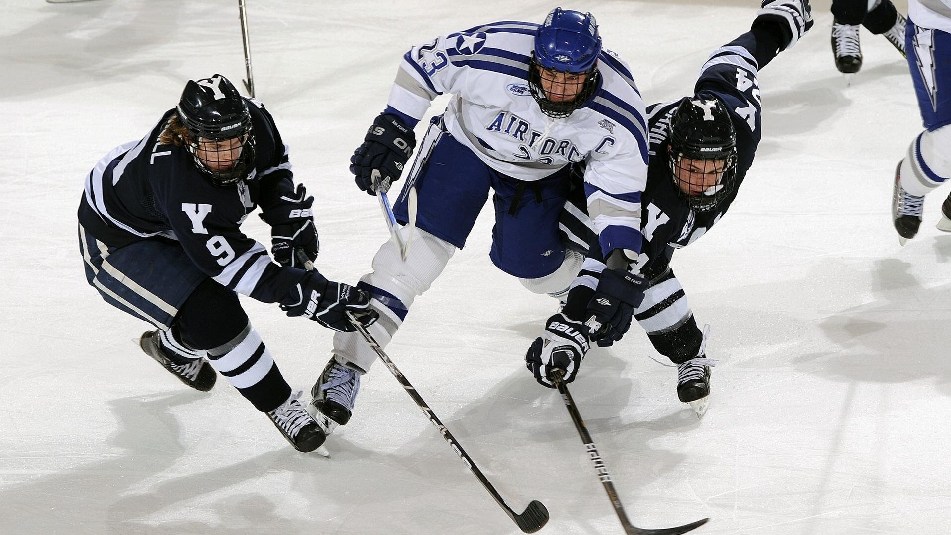 美国骑手吉塔·日特科维奇荣获2024年最佳障碍赛骑手奖，表彰其卓越表现。